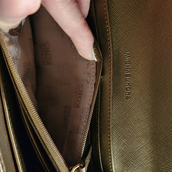 MICHAEL KORS Tri Fold Wallet - Picture 7 of 11